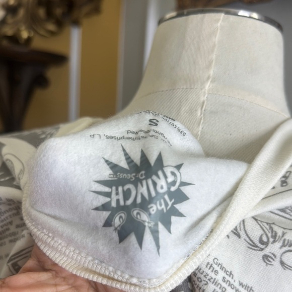 Grinch Graphic Sweater - White and Green - Picture 6 of 8